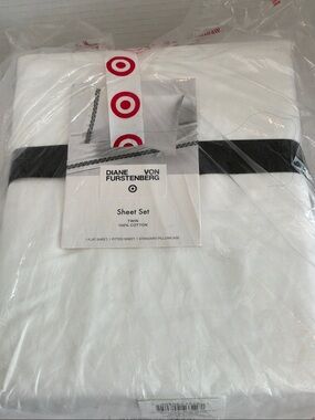 Diane Von Furstenberg White Twin Sheet Set with Black Accent Band 100% cotton